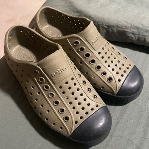 Native olive green 10c